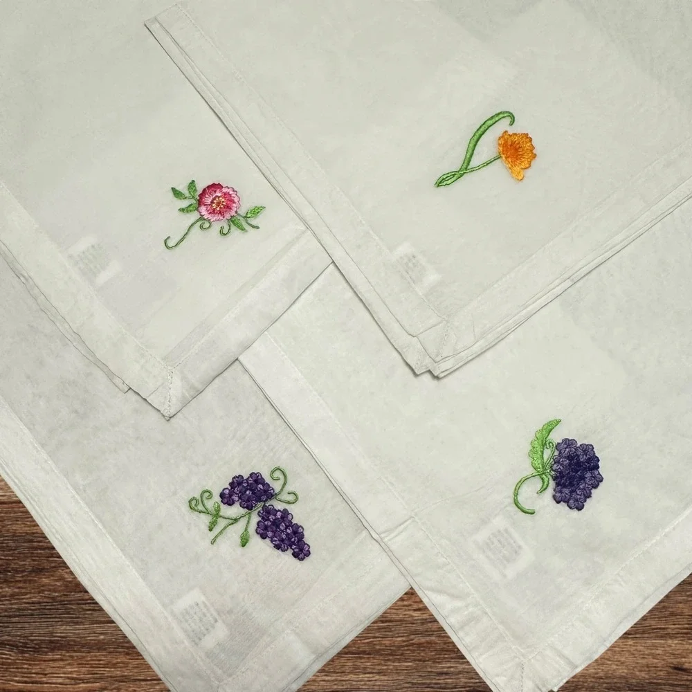 Pottery Barn Bloom Dinner Napkins 4 Piece Embroidered Florals Sheer -New